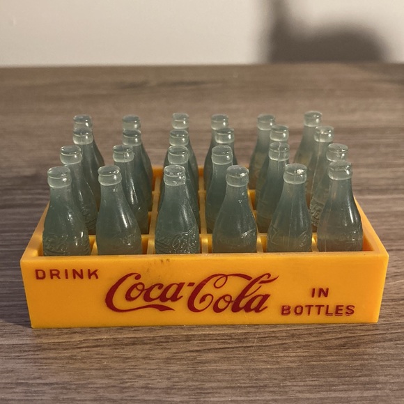 Miniature Coca Cola box with tiny bottles collector - Picture 12 of 17